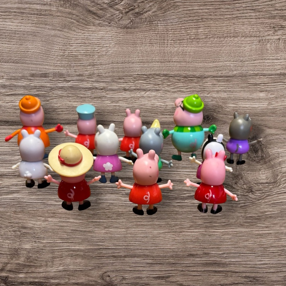 Lot of 13 Peppa Pig Family & Friends Toys Figures - Picture 6 of 6